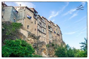 Casas colgadas sobre la roca en Frías, Burgos