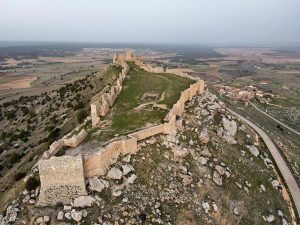 Muralla del castillo califal de Gormaz sobre el Duero