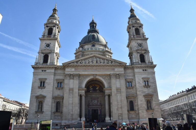 Fachada de la basílica de San Esteban de Budapest
