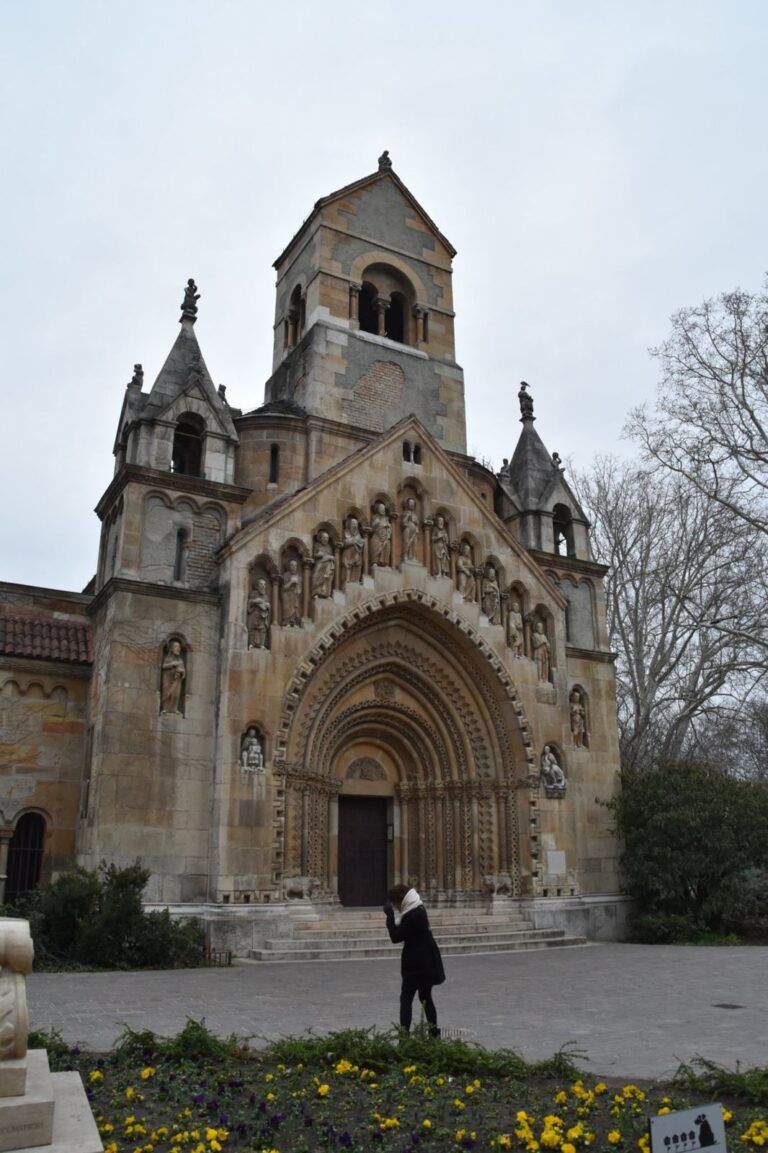 Capilla de Ják en el castillo de Vajdahunyad