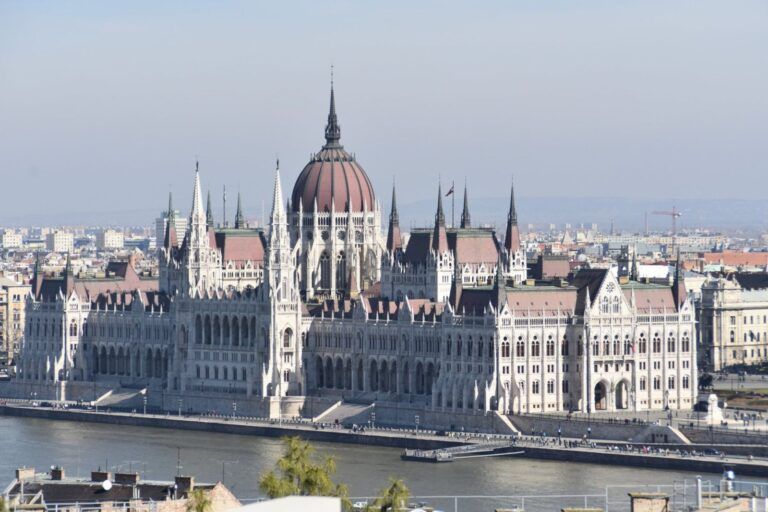 El Parlamento visto desde el Bastión de los Pescadores