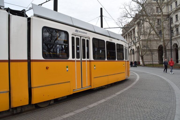Tranvía amarillo de Budapest