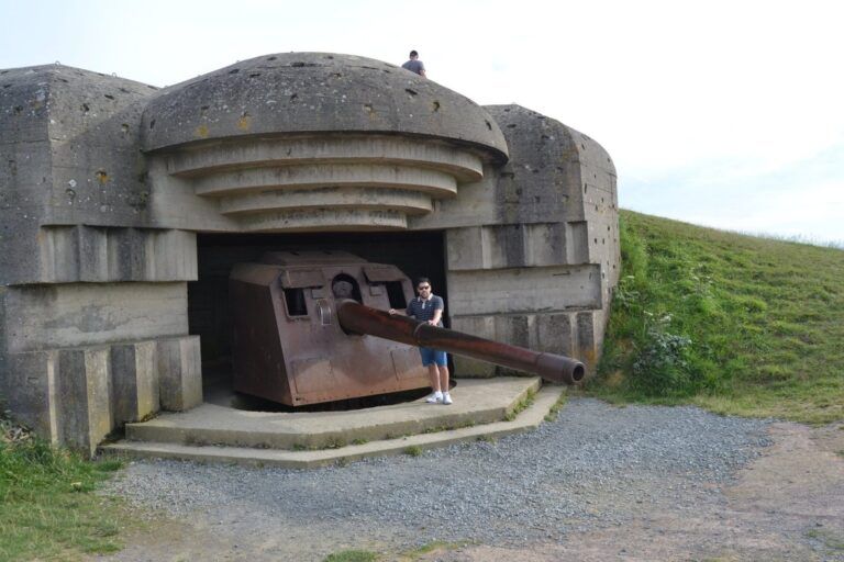 Cañón en su casamata en la batería de Longues-sur-Mer