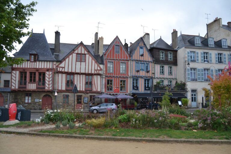 Casas de entramado junto a las murallas de Vannes