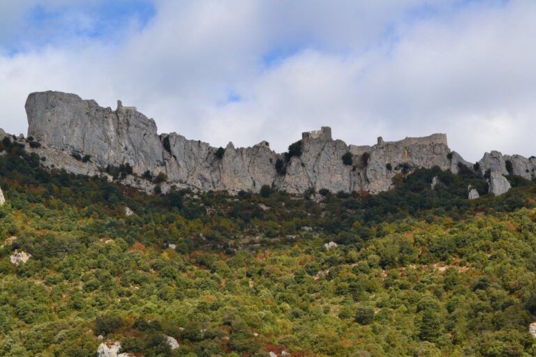 El castillo de Peyrepertuse sobre su cresta