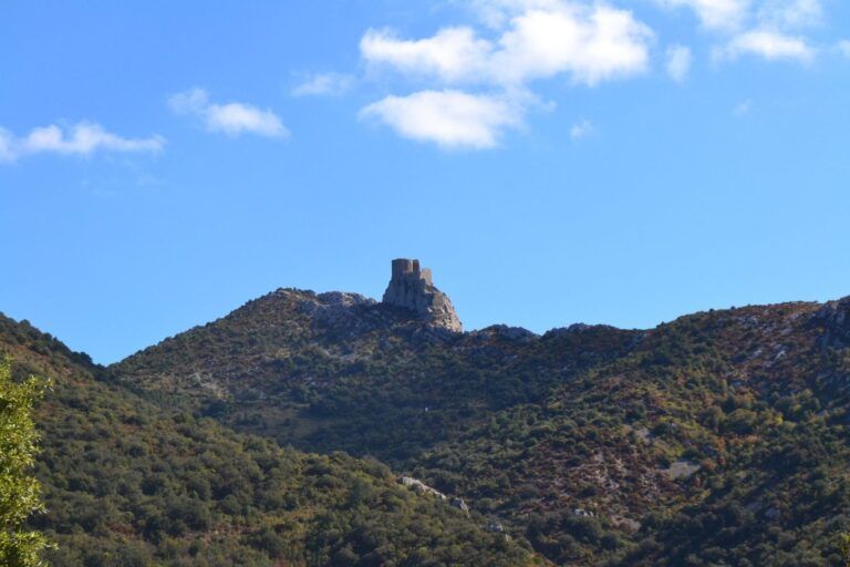 El castillo de Quéribus en su pico