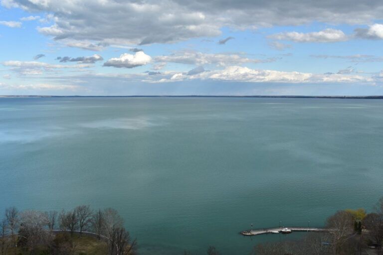 El lago Balaton desde la península de Tihany