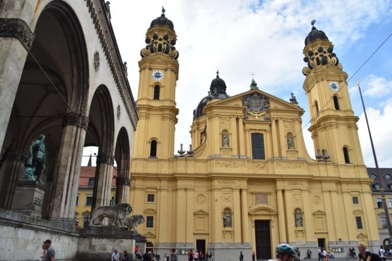 La iglesia de los Teatinos, en la Odeonsplatz