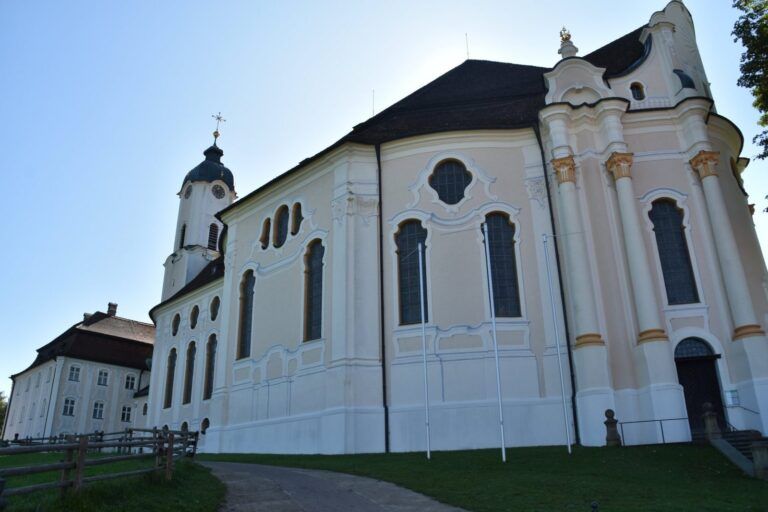 La iglesia de Wies en su pradera