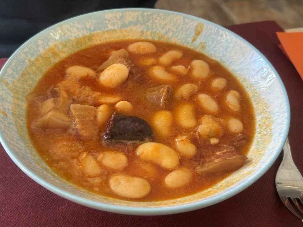 Plato de judiones en Montejo de la Sierra