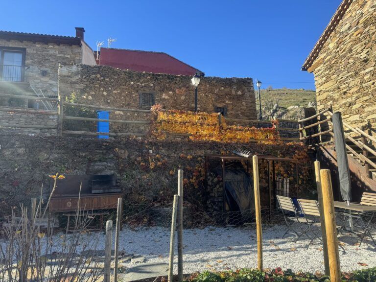 Casas tradicionales de piedra en La Hiruela