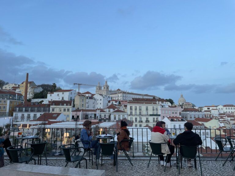 Vistas de Alfama desde el mirador de las Portas do Sol