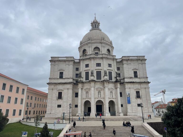Panteón Nacional (iglesia de Santa Engrácia) en Alfama
