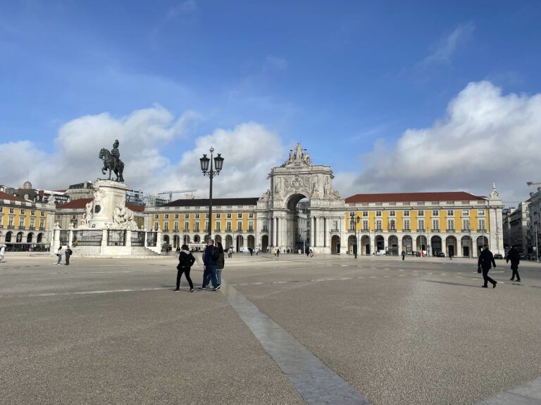 Praça do Comércio con la estatua de José I y el Arco de la Rua Augusta