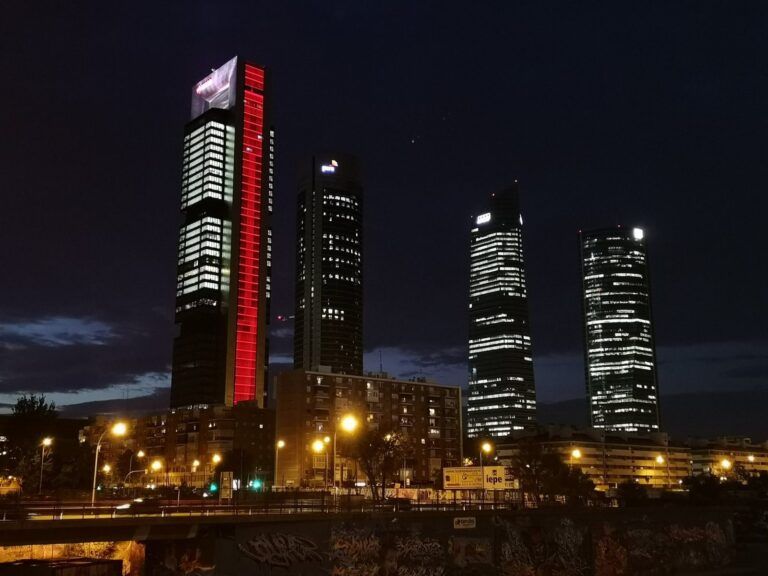 Las Cuatro Torres del paseo de la Castellana de noche