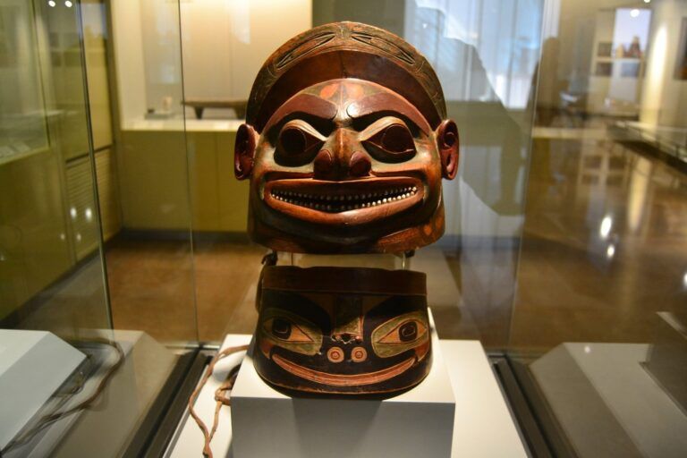 Una máscara en el Museo de América