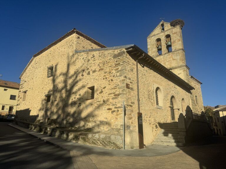 Iglesia de San Pedro en Cátedra, en Montejo de la Sierra