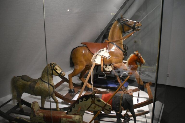Caballos de balancín en el Museo del Juguete