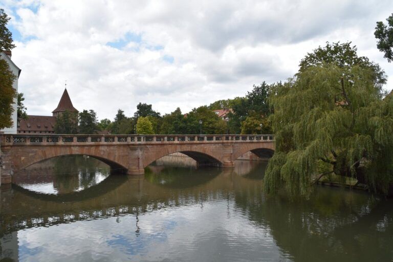 Puente de piedra sobre el Pegnitz