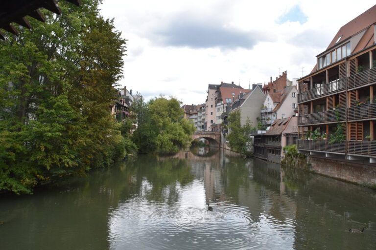 El río Pegnitz entre las casas del casco antiguo