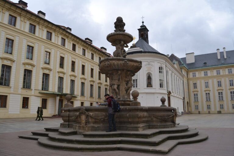 Fuente del segundo patio del Castillo de Praga