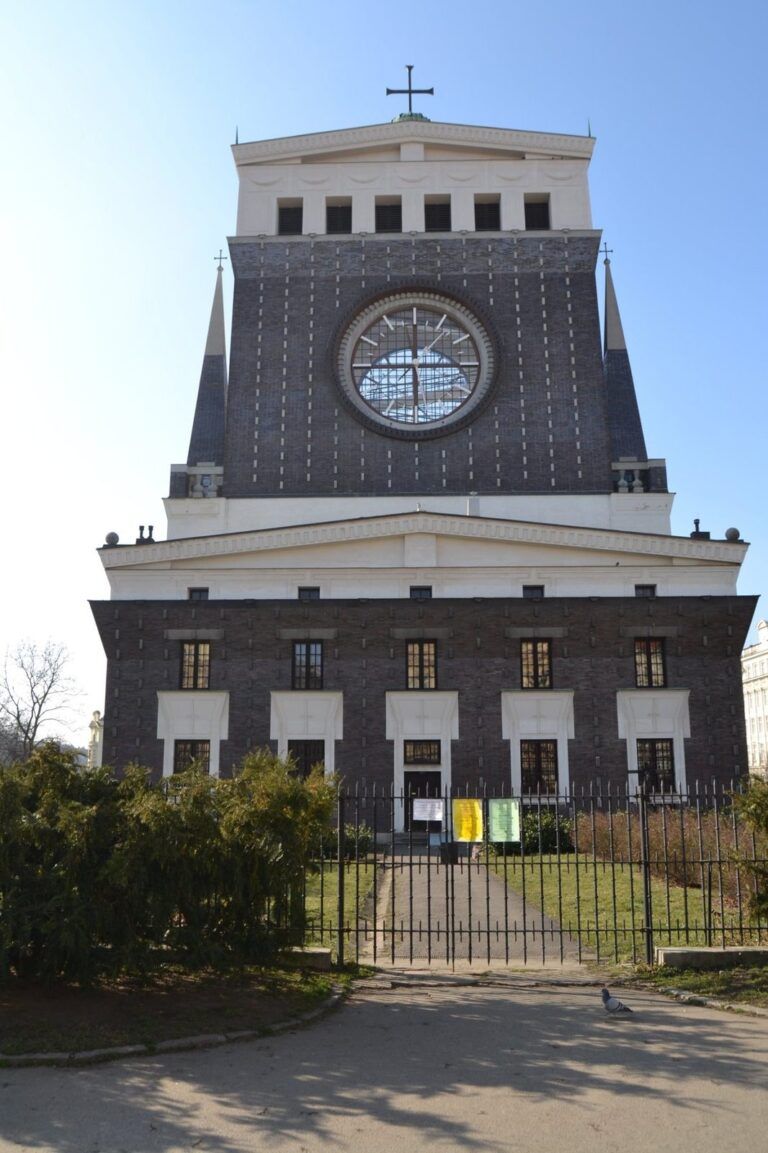 Iglesia del Sagrado Corazón en la plaza de Jiřího z Poděbrad