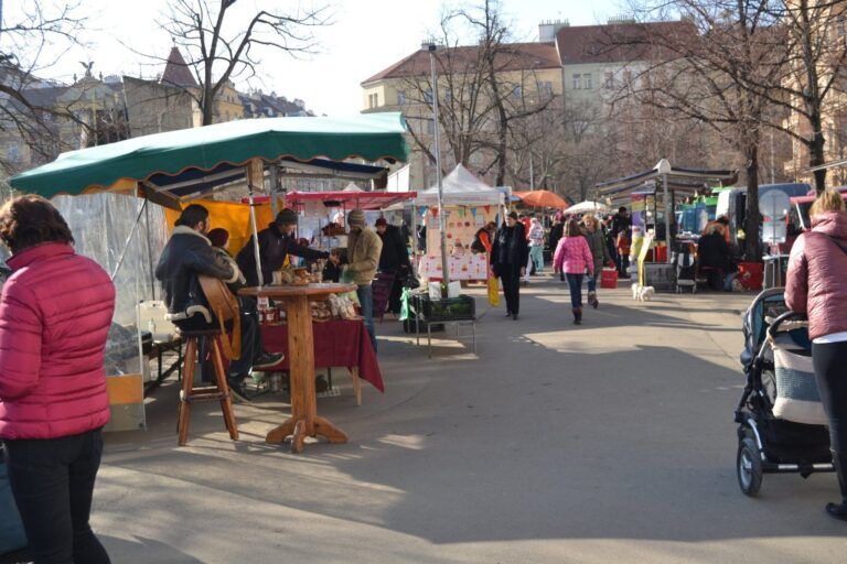 Mercado de la plaza de Jiřího z Poděbrad