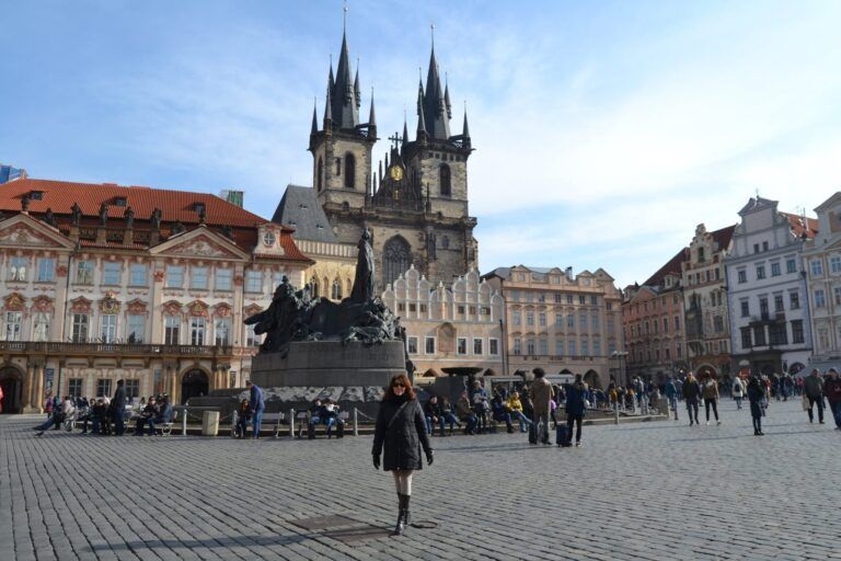 Plaza de la Ciudad Vieja con la iglesia de Týn