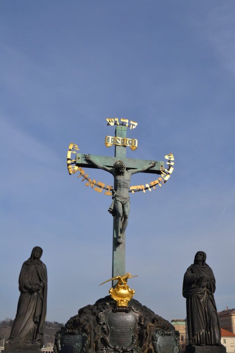 Grupo del Crucifijo en el Puente de Carlos