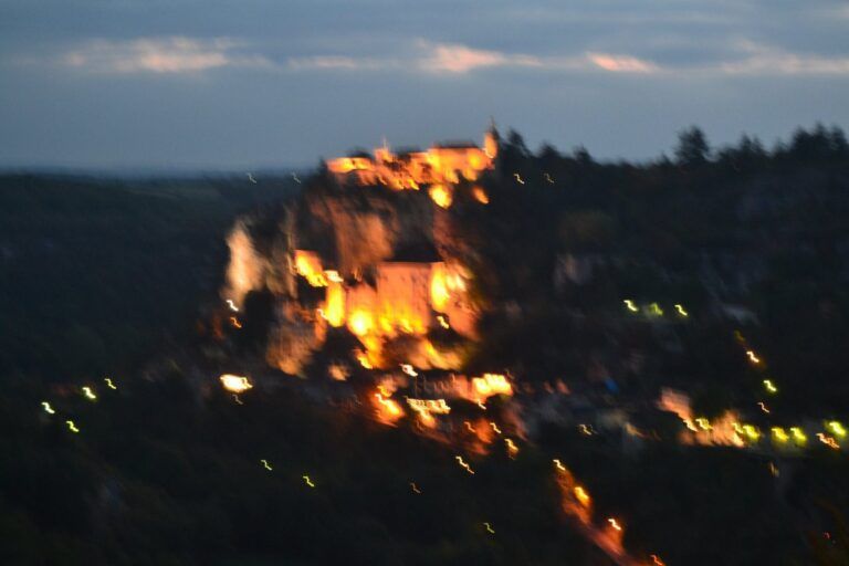 Rocamadour iluminado de noche