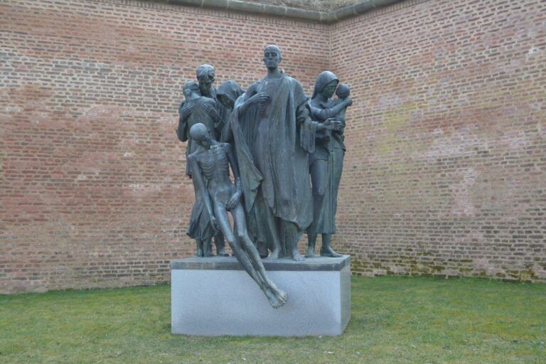 Monumento a las víctimas en la Pequeña Fortaleza de Terezín